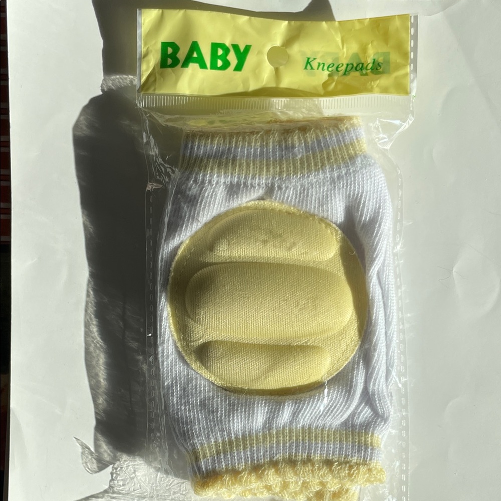Baby Kneepads in White and Yellow